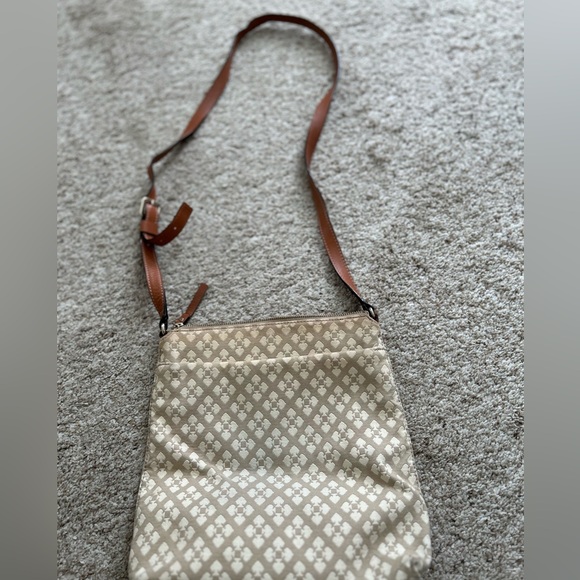 Kate Spade Stucco Victoria Bag…pre-loved but in good condition. - Picture 2 of 4